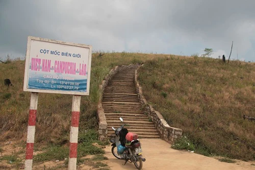 Nghe gà gáy ở ngã ba Đông Dương