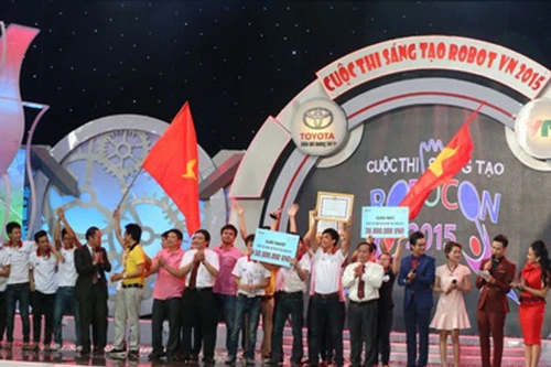 Đại học Sư phạm Kỹ thuật Hưng Yên vô địch Robocon 2015