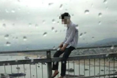 Cứu con nhảy cầu tự tử, hai cha con cùng tử vong