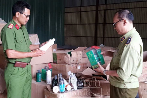 Hàng nghìn chai mỹ phẩm chăm sóc tóc nhãn mác Ý, Nhật… xuất cứ Trung Quốc