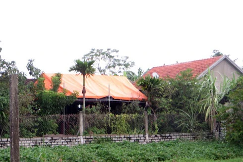 Cô giáo tiểu học treo cổ tự tử ở nhà riêng