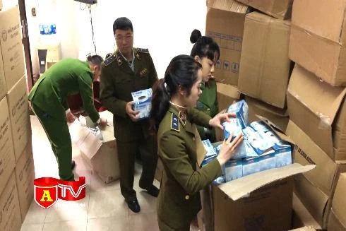 Thu gom hơn 77.000 chiếc khẩu trang y tế để bán với giá cao gấp nhiều lần