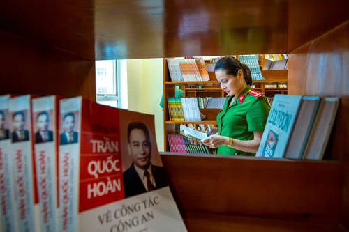 Nâng cao đạo đức cách mạng của những người "chỉ biết còn Đảng thì còn mình" trong tình hình mới