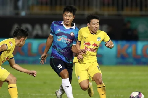 VFF xem xét quả phạt đền gây tranh cãi trên sân Pleiku 