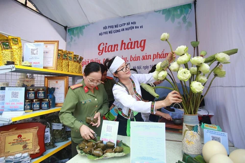 Phụ nữ Công an Thủ đô tài năng, duyên dáng