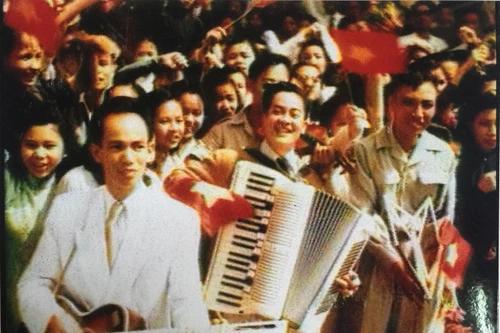 Chuyện chưa kể về dàn đồng ca trong ngày giải phóng Thủ đô