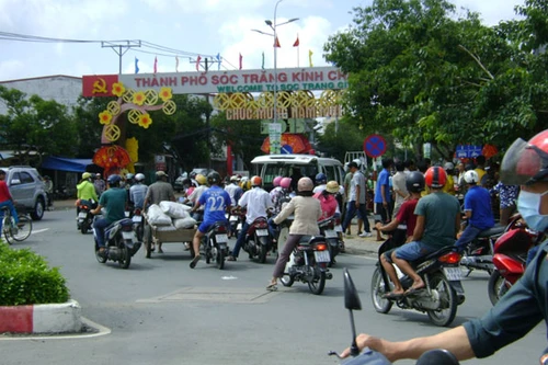 Hoảng hồn vì phát hiện cụ bà nằm bất động gần tiệm sửa xe