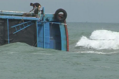 Quảng Ngãi: Chưa tìm được tàu cá chìm ở vùng biển Trường Sa