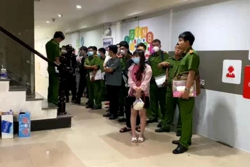 Từ vụ công ty tài chính ghép ảnh 'nóng' con nợ: Cần phải làm gì khi bị vu khống trên mạng?