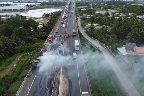 Ô tô tự ý đi vào làn đường khẩn cấp trên đường cao tốc bị xử lý ra sao?