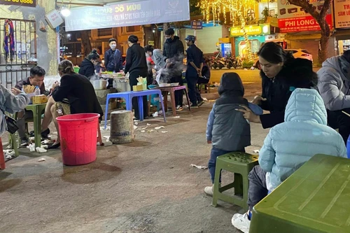 Hàng ăn "chặt chém" khách đầu năm mới: Đến hẹn lại lên?