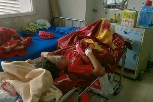 Tàn phế do làm pháo tự chế tại nhà theo clip trên mạng