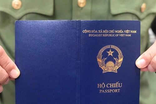 Chính thức in thông tin nơi sinh vào bị chú hộ chiếu từ hôm nay, 15-9