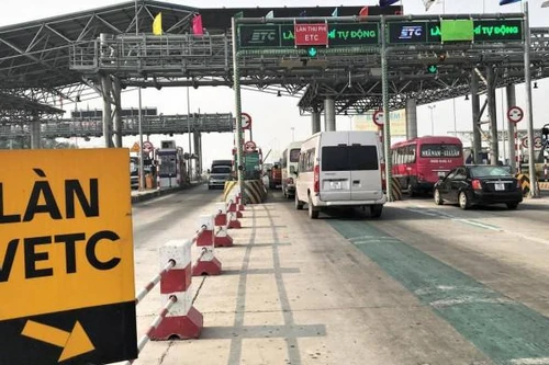 Làm thế nào để tránh bị phạt tiền khi qua trạm thu phí không dừng?