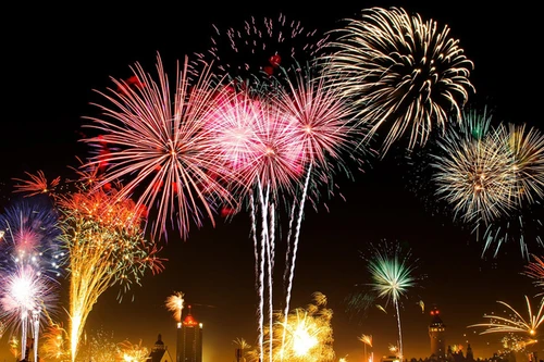 Mua pháo hoa chơi Tết ở đâu, dùng loại nào để không bị phạt?