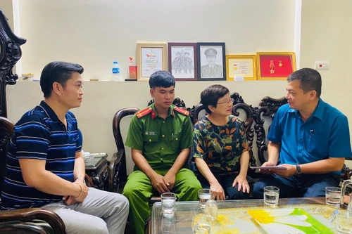 Bạn đọc An ninh Thủ đô tri ân, chia sẻ mất mát với thân nhân 3 liệt sĩ Cảnh sát PCCC 