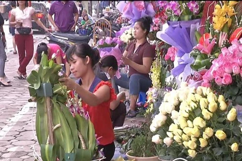 Thị trường hoa tươi ngày 20-10 tăng giá mạnh