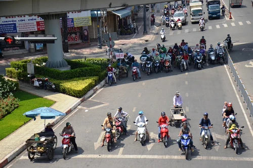 Nắng nóng như "lò bát quái" ở TP. Hồ Chí Minh