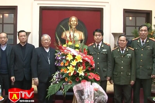 Tổng Giám mục Giáo phận Hà Nội thăm và chúc tết cán bộ chiến sĩ CATP