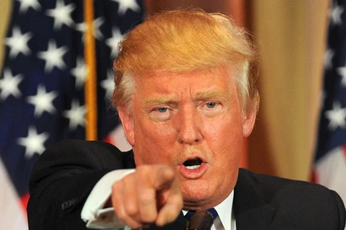 Donald Trump thách thức bà Clinton công bố hồ sơ y tế chi tiết