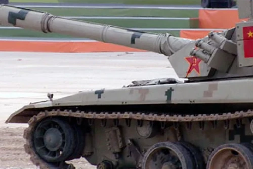 Xe tăng mạnh nhất của Trung Quốc rụng bánh khi tham gia Tank Biathlon ở Nga