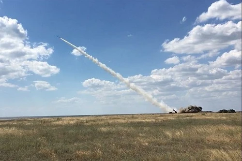 Ukraine thử nghiệm tên lửa đất đối đất tầm bắn 300km