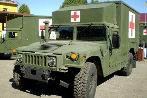 Mỹ bàn giao 40 xe Humvee cứu thương cho Ukraine