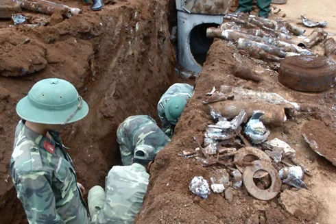 Phát hiện hai hầm đạn pháo trong khu vực dân cư