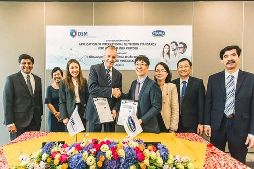 Vinamilk ký kết hợp tác chiến lược với tập đoàn dinh dưỡng DSM – Thụy Sỹ