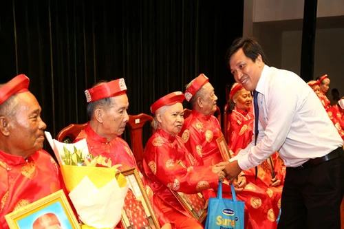 Vinamilk Sure Prevent chăm sóc sức khỏe cho người cao tuổi tại TP.HCM