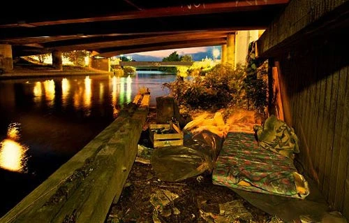 Mất tiền để "thử" làm người vô gia cư