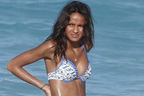 Ngắm "viên ngọc đen" nóng bỏng của Victoria's Secret 