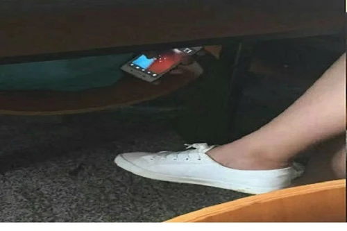 Sinh viên đại học biến thái chụp lén dưới váy nữ sinh