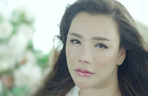 Hồ Quỳnh Hương khóc trong tuyệt vọng vì tình yêu bị chia lìa