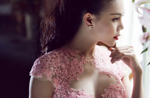 Trà Ngọc Hằng ngọt ngào trong bộ hình mới