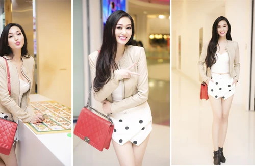 Khánh My diện áo dây lửng lấp ló vòng 1 đi xem phim