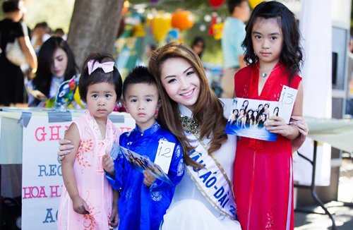 Hoa hậu gốc Việt Jennifer Chung tổ chức Trung thu cho trẻ em TP. San Jose