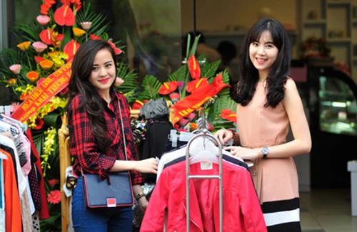 Hotgirl “thời tiết” nổi bật trong ngày hội thời trang "Summer girl"