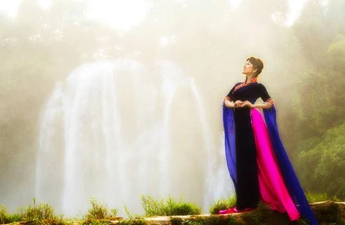 MC Kim Trang hoá thân tiên nữ miền sơn cước