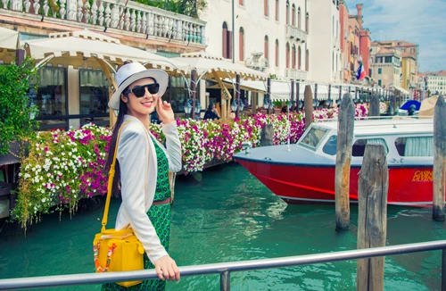 Hoa hậu Ngọc Hân lãng mạn tại Venice