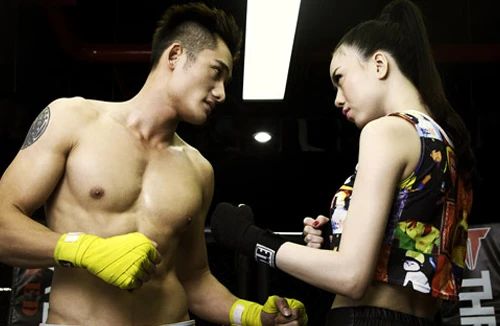 Vũ Hoàng Điệp “so găng” cùng trai trẻ