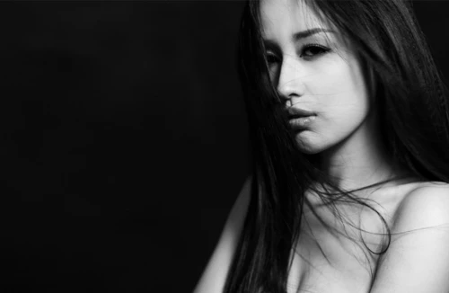 Mai Phương Thuý "vai trần mắt buồn" sau tuyên bố giã từ showbiz