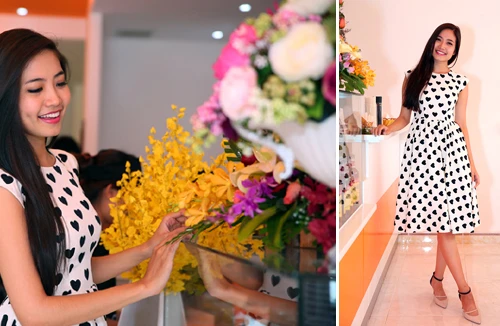 Hoa hậu biển Ninh Hoàng Ngân đẹp giản dị cùng váy xoè