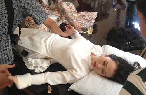 Khánh My ngất xỉu trên phim trường vì kiệt sức