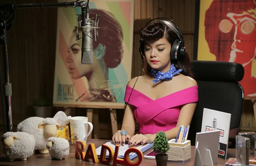 Phạm Quỳnh Anh hoá thân thành chuyên gia tư vấn tình yêu