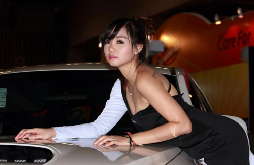 Hot girl Moto Việt khoe vẻ đẹp rạng ngời