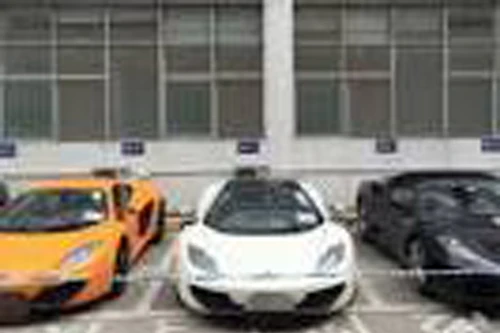 12 người Hồng Kông đua siêu xe trên đường phố Thâm Quyến