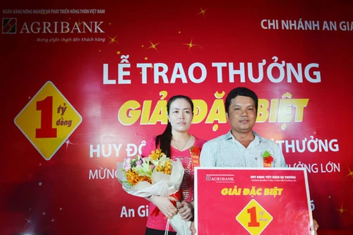 Người bán trái cây trúng thưởng 1 tỷ đồng của Agribank