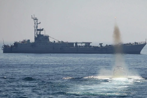 Hải quân Iran tập trận quy mô lớn giữa lúc căng thẳng với Mỹ