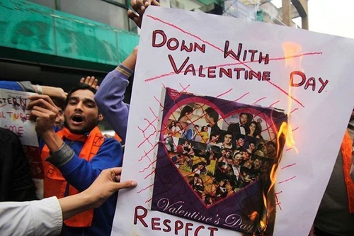 Tòa án Pakistan cấm tổ chức Valentine trên phạm vi toàn quốc